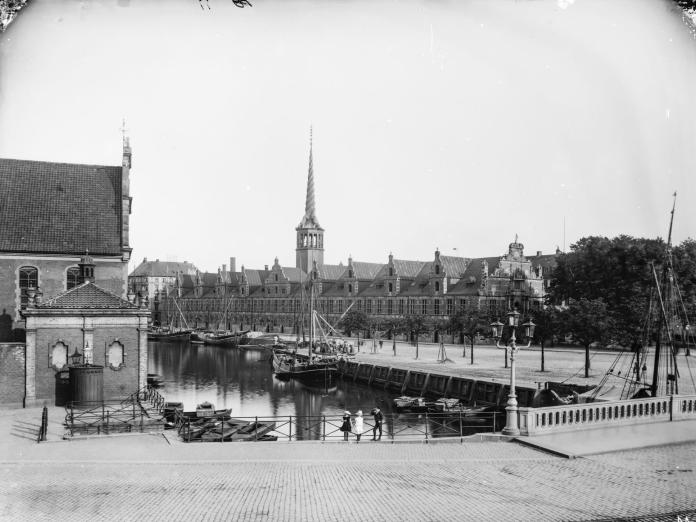 Børsen, set fra Holmens Kirke, 1862 – 1894